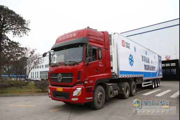 中車眉山研發廂式冷藏馱背運輸半掛車