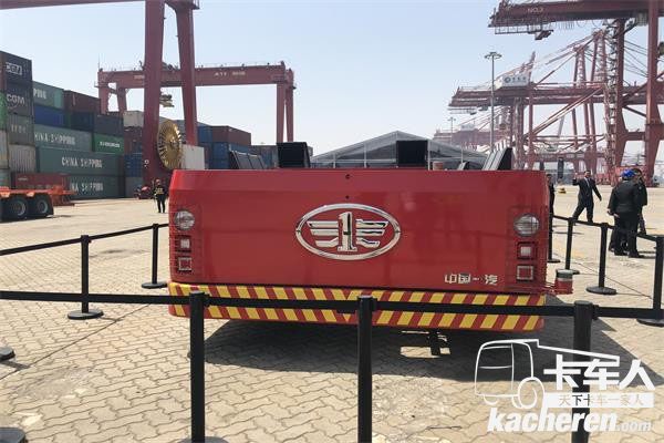 在現場演示中，ICV完成了自動裝卸運輸集裝箱的完整過程