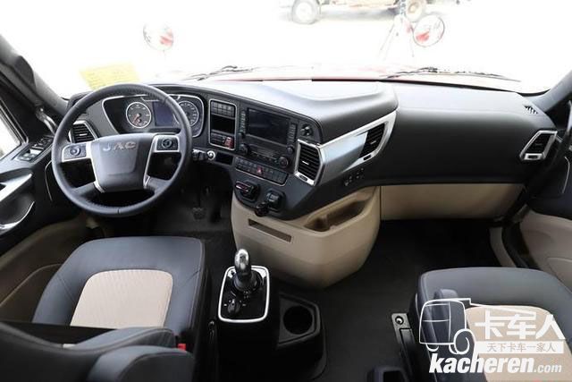 揭秘格爾發(fā)長頭重卡 康明斯 ZF 美馳!還有1000升油箱和大臥鋪!