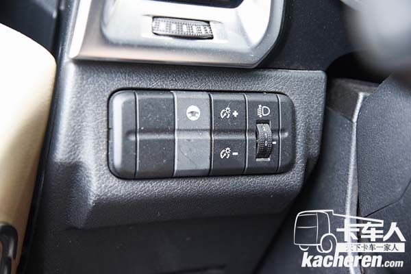 方向盤調節開關