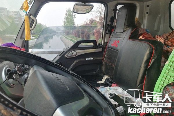 江淮駿鈴駕駛室實用