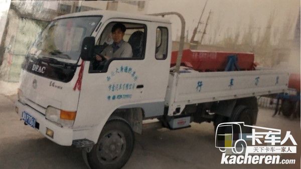 早年鐘師傅在新疆拉貨時的圖片