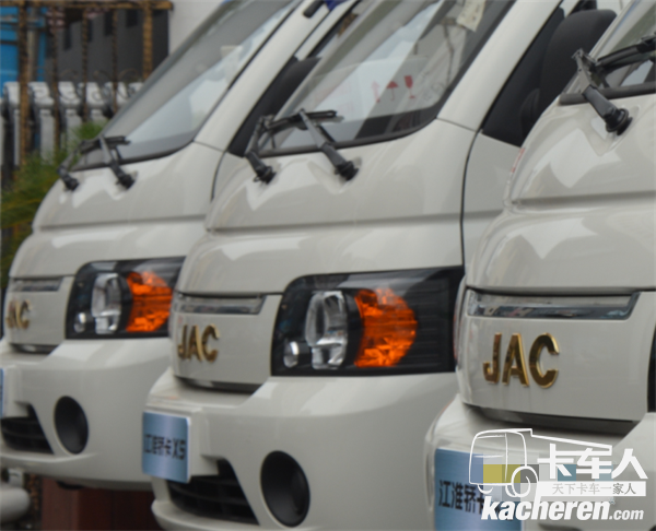 康鈴轎卡X5搭載了柳機(jī)LJ4A15Q6國六汽油發(fā)動(dòng)機(jī)