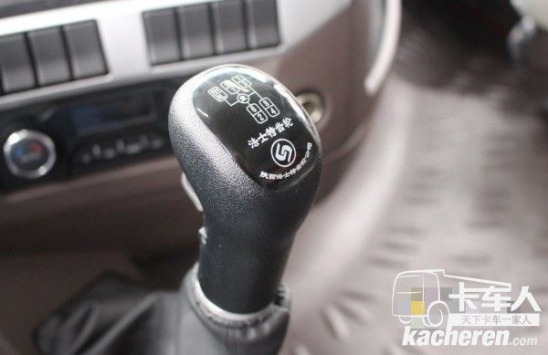 乘龍H5快運房車搭配法士特8檔變速箱