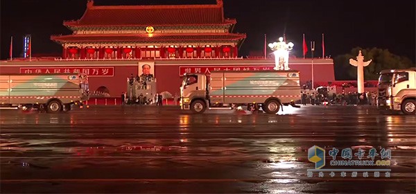 慶鈴汽車和京環集團聯合打造的純電動清掃車