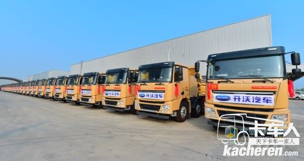 排列整齊的開沃純電動泥頭車