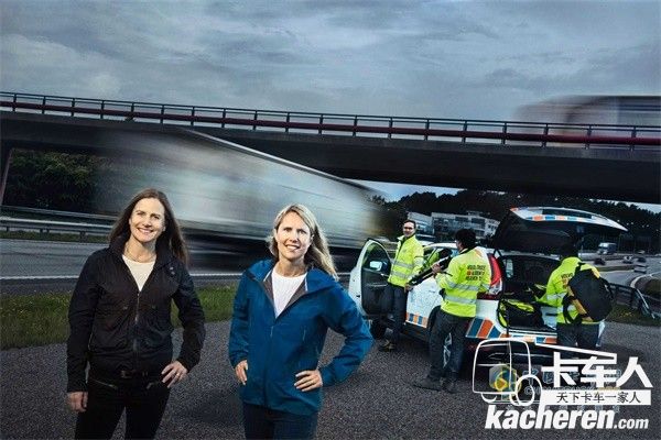 沃爾沃卡車交通與產品安全總監Anna Wrige Berling(左)沃爾沃卡車事故調查團隊主管Anna Theander(右)
