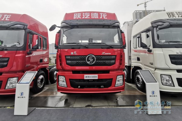 德龍X3000 8x4綠通版倉柵載貨車