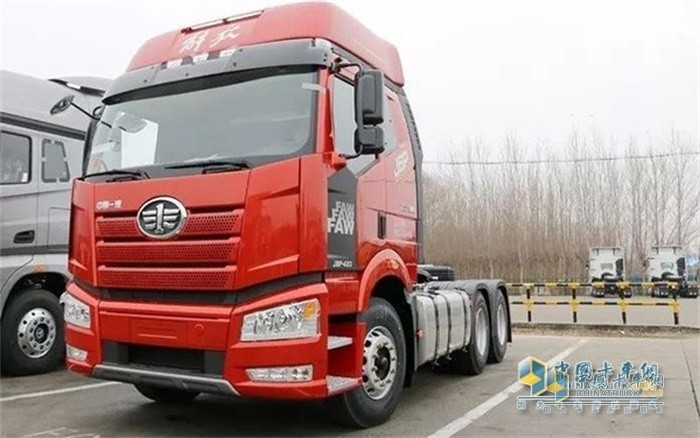解放新J6P6x4質惠版牽引車