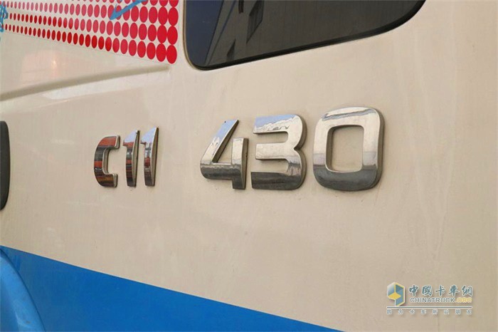 主車采用杰獅C500 6x2R驅(qū)動(dòng)底盤,搭載科索11L發(fā)動(dòng)機(jī)