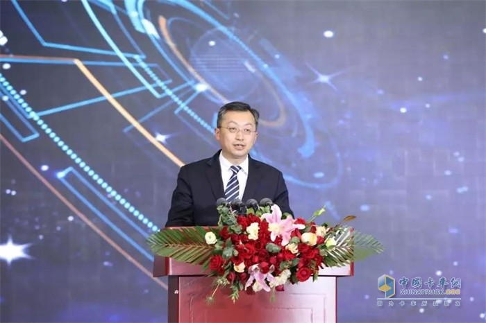 福田汽車黨委書記、總經理鞏月瓊做題為《聚焦價值,精益運營——新時代 新目標》的報告