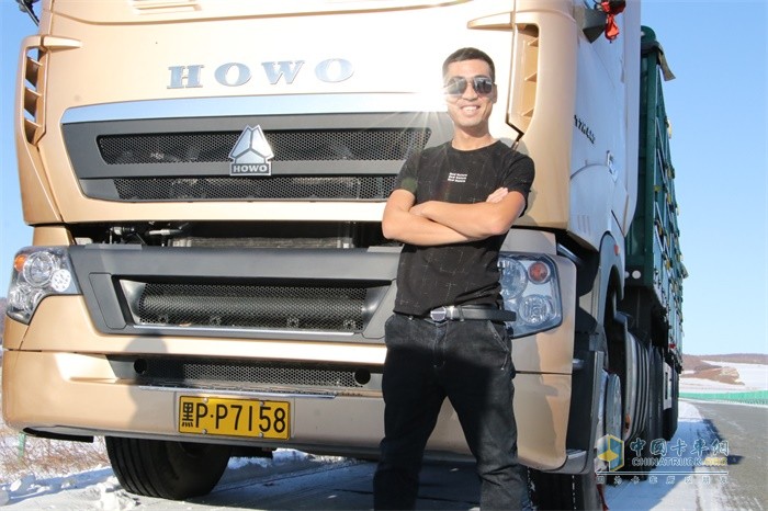 東北運(yùn)輸人王影與他的中國(guó)重汽豪沃T7輕量化牽引車(chē)