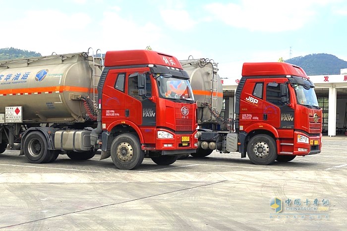 解放J6P?；愤\輸車