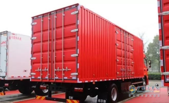 江淮格爾發A6LⅡ國六版可選裝6.2和6.8米的倉柵、欄板、廂式不同類型