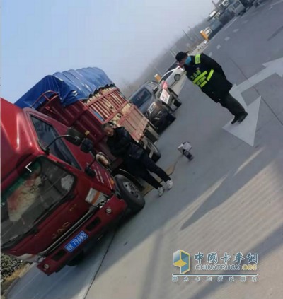 巢湖友眾為阜陽卡友進(jìn)行車輛維修