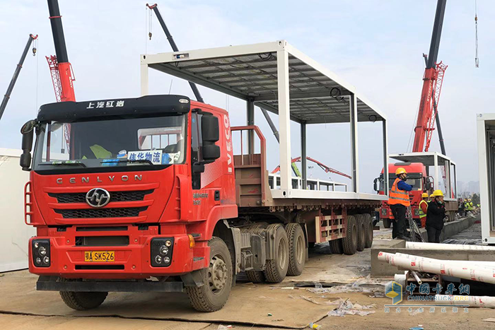 紅巖杰獅現場運載箱式房框架