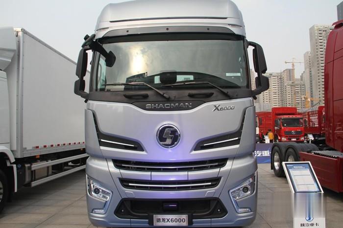 德龍X6000 LNG牽引車配備了安全預警裝置