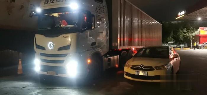 陜汽重卡,德龍X6000,牽引車