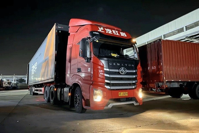 趙師傅的紅巖杰獅H6牽引車