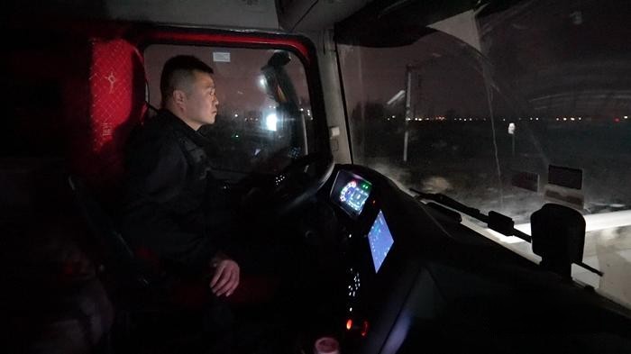 豪沃MAX牽引車帶給他的不僅僅是財(cái)富,更是一份朋友的相守