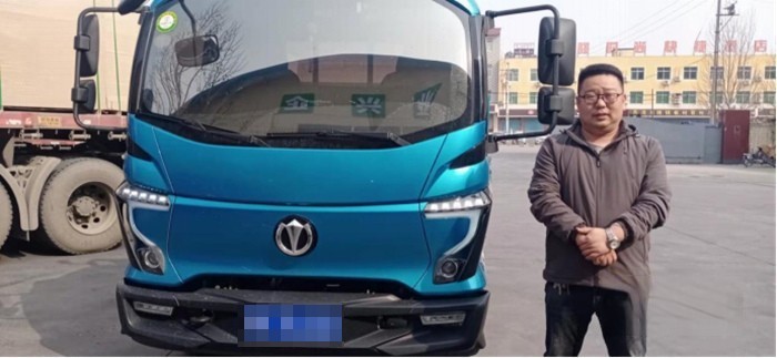 耿龍飛與他的飛碟W5