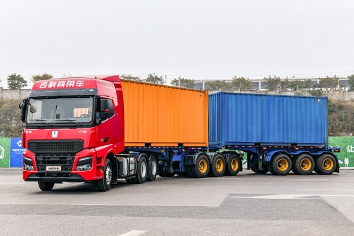 遠程汽車量產發布國內首款新能源雙掛列車