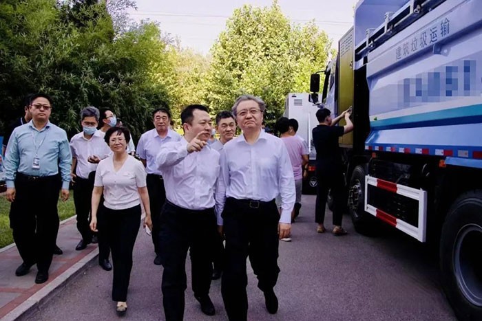 河北省委常委、唐山市委書記武衛東專程參觀解放氫能產品