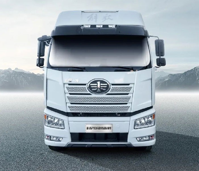 解放新J6P危險貨物運輸車