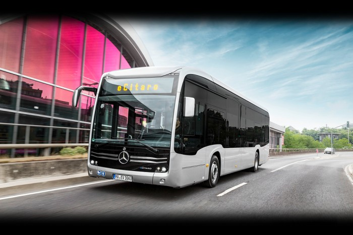 奔馳卡車來了！