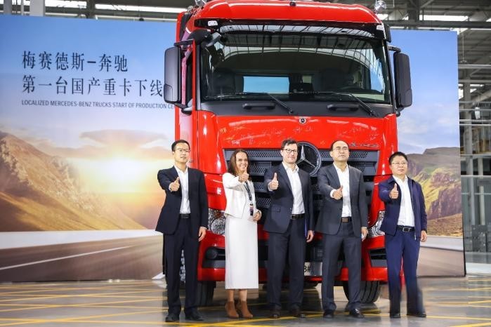 首批梅賽德斯-奔馳國產化重卡將于11月初正式交付客戶。