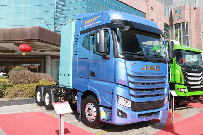 跨越6×4氫燃料牽引車