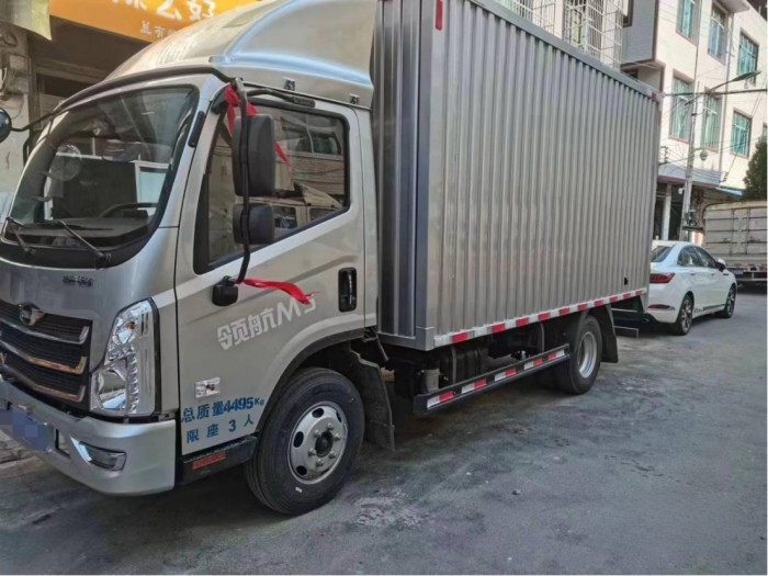 “服裝物流達人”韋新春:輕卡跑長途就選領航M5 開得舒服、賺得更多