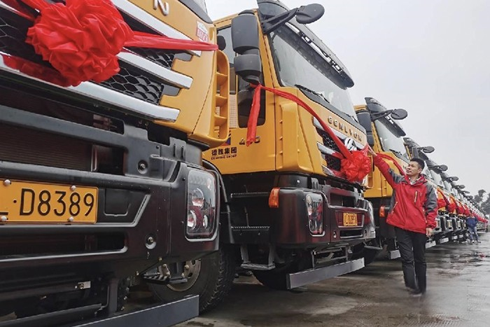 助力品質工程建設 上汽紅巖工程用車批量交付四川德勝集團