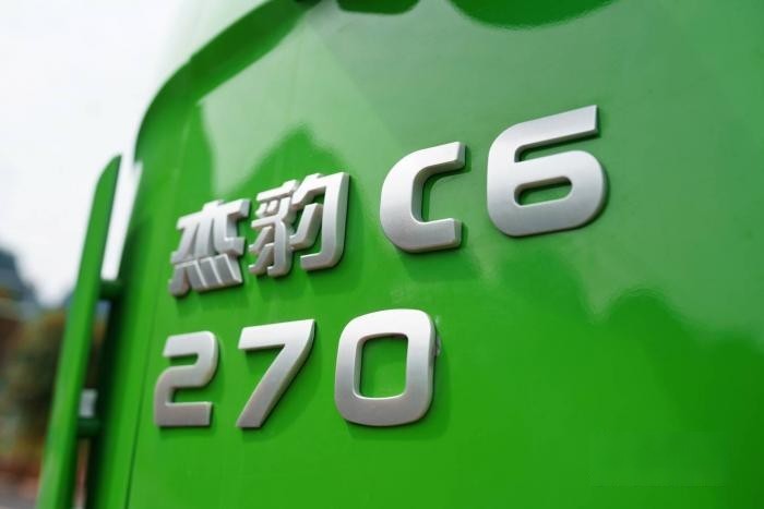 “短小精悍”城建利器 紅巖杰豹C6自卸車助力城鄉基建“加速跑”