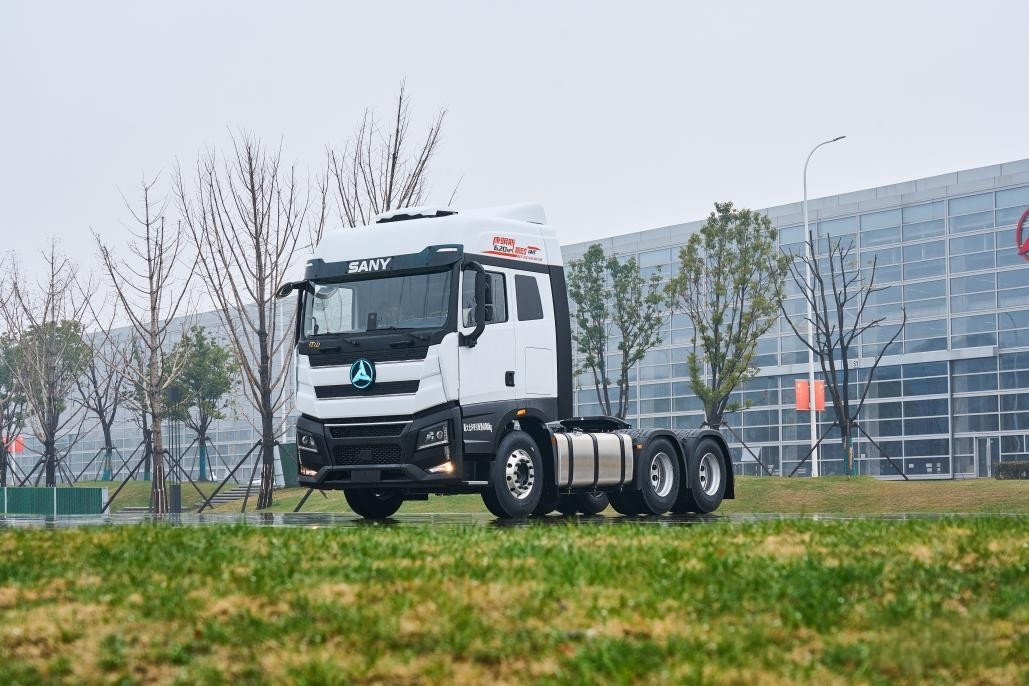 中東土豪200輛定制、“出口轉(zhuǎn)內(nèi)銷”登上工信部公告、朱宏本人親赴下線現(xiàn)場、國內(nèi)首發(fā)驚爆價(jià)37.5萬元、董事長梁林河親自上陣“吆喝”......