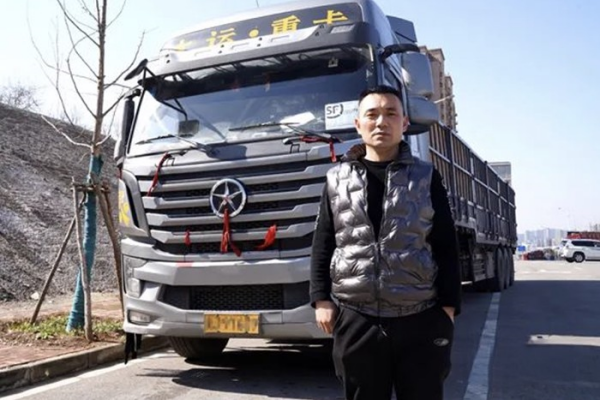 從邂逅到情緣,樊凱旋與大運重卡一路相伴