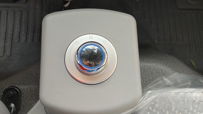 中國重汽藍立方新能源輕卡上市！ 現(xiàn)場秒斬120輛大單！