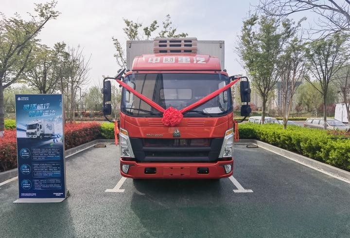 專用底盤+場(chǎng)景定制 中國重汽HOWO輕卡雪豹系列冷藏車實(shí)現(xiàn)多工況覆蓋