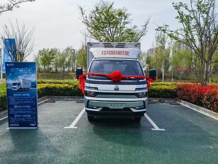 專用底盤+場(chǎng)景定制 中國重汽HOWO輕卡雪豹系列冷藏車實(shí)現(xiàn)多工況覆蓋