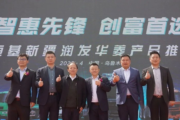 現場斬獲50臺訂單 華菱H9 CNG牽引車重磅出擊新疆物流市場