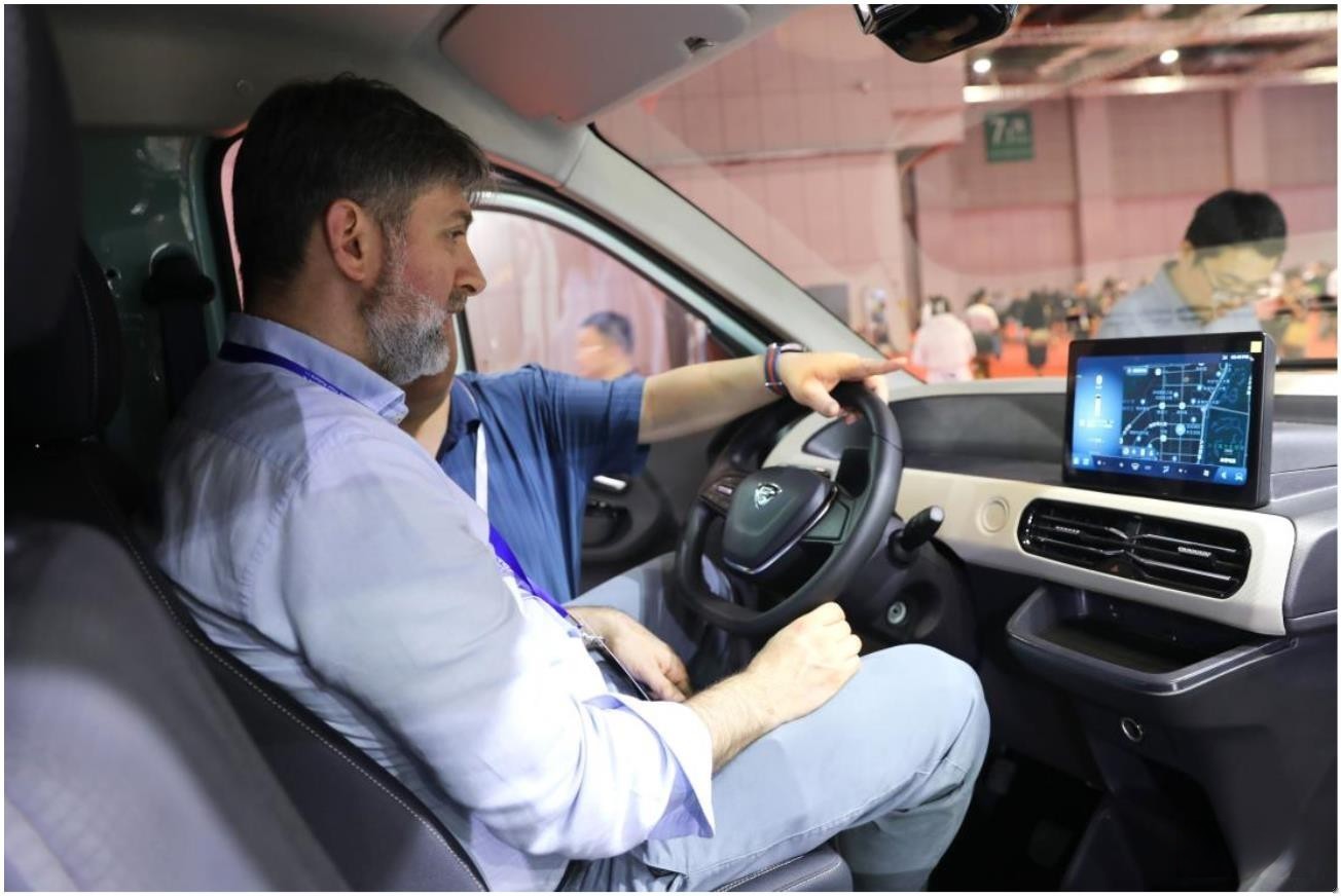 引領中國智慧物流車新風向!金琥 EV48 亮相上海車展