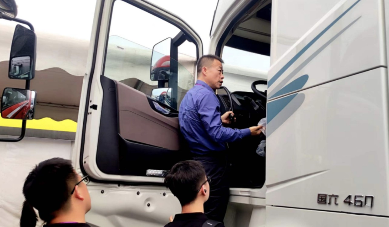 苦塑品質 征戰海外 大運重卡廣交會“秀肌肉”