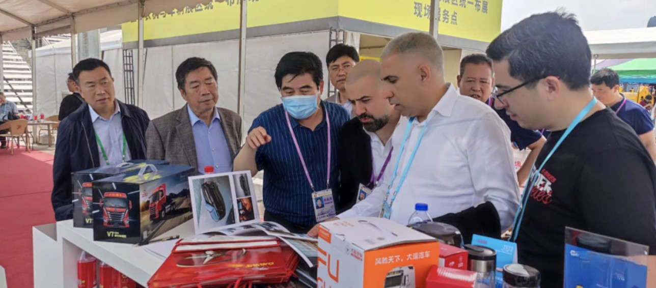 苦塑品質 征戰海外 大運重卡廣交會“秀肌肉”