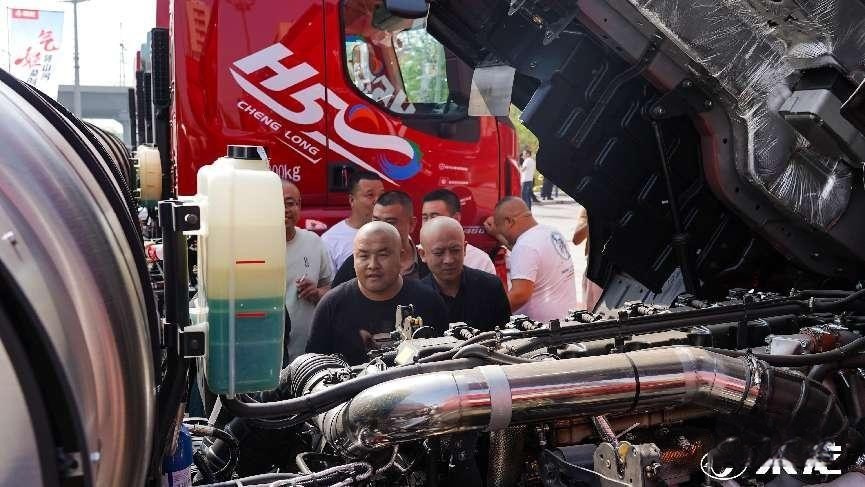 現場訂車695臺,乘龍H5超輕版玉柴LNG晉中上市