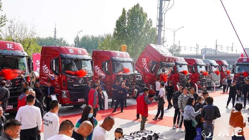 現場訂車695臺,乘龍H5超輕版玉柴LNG晉中上市