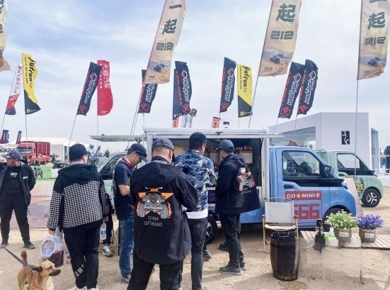 在阿拉善英雄會上“秀才藝”，北汽雷馳新能源MINI卡花式營銷火出“圈”