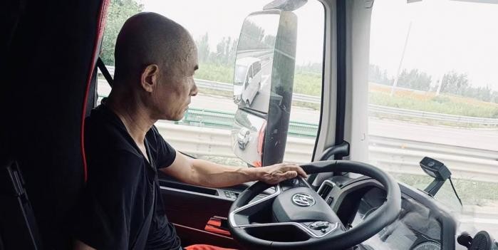 臨“危”不懼,紅巖杰獅C6-M PLUS牽引車伴您安全前行