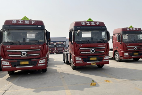 持續(xù)熱銷!20臺徐工危化品牽引車交付南通