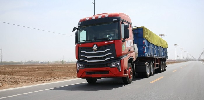 卡車女司機蘭蘭與全新一代豪沃MAX燃氣車運煤路上燃擎創富