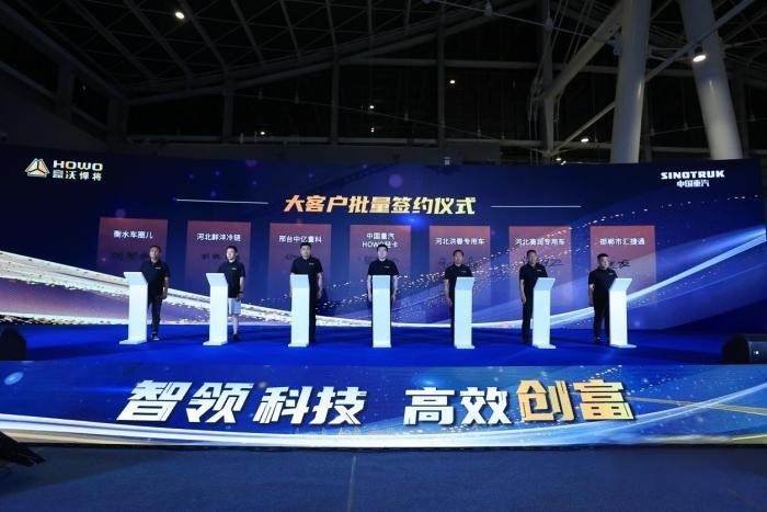 七星標(biāo)準(zhǔn) 百煉成金 HOWO輕卡全新產(chǎn)品金悍將上市